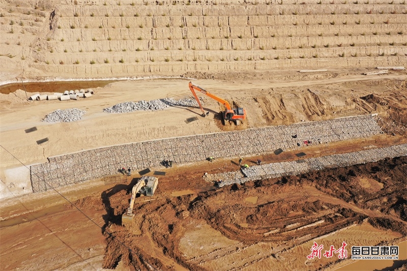 用格滨石笼建造的祖厉河新护坡 (2).JPG