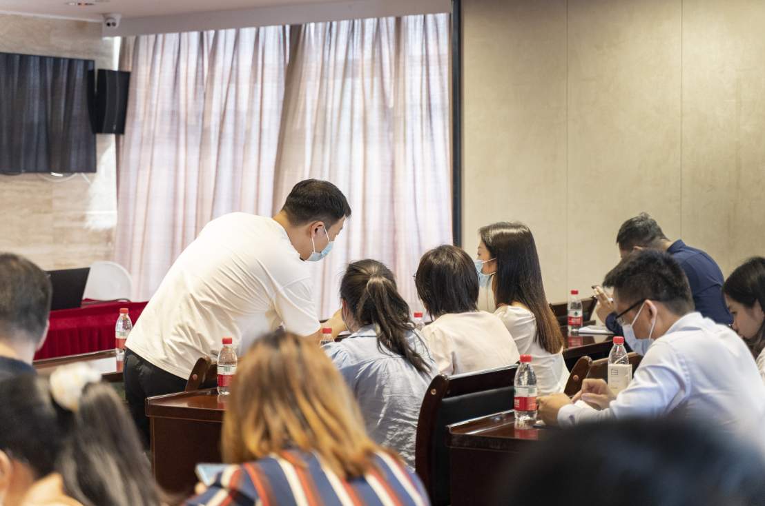 线上买球官网（中国）官方网站组织开展新闻摄影专题培训