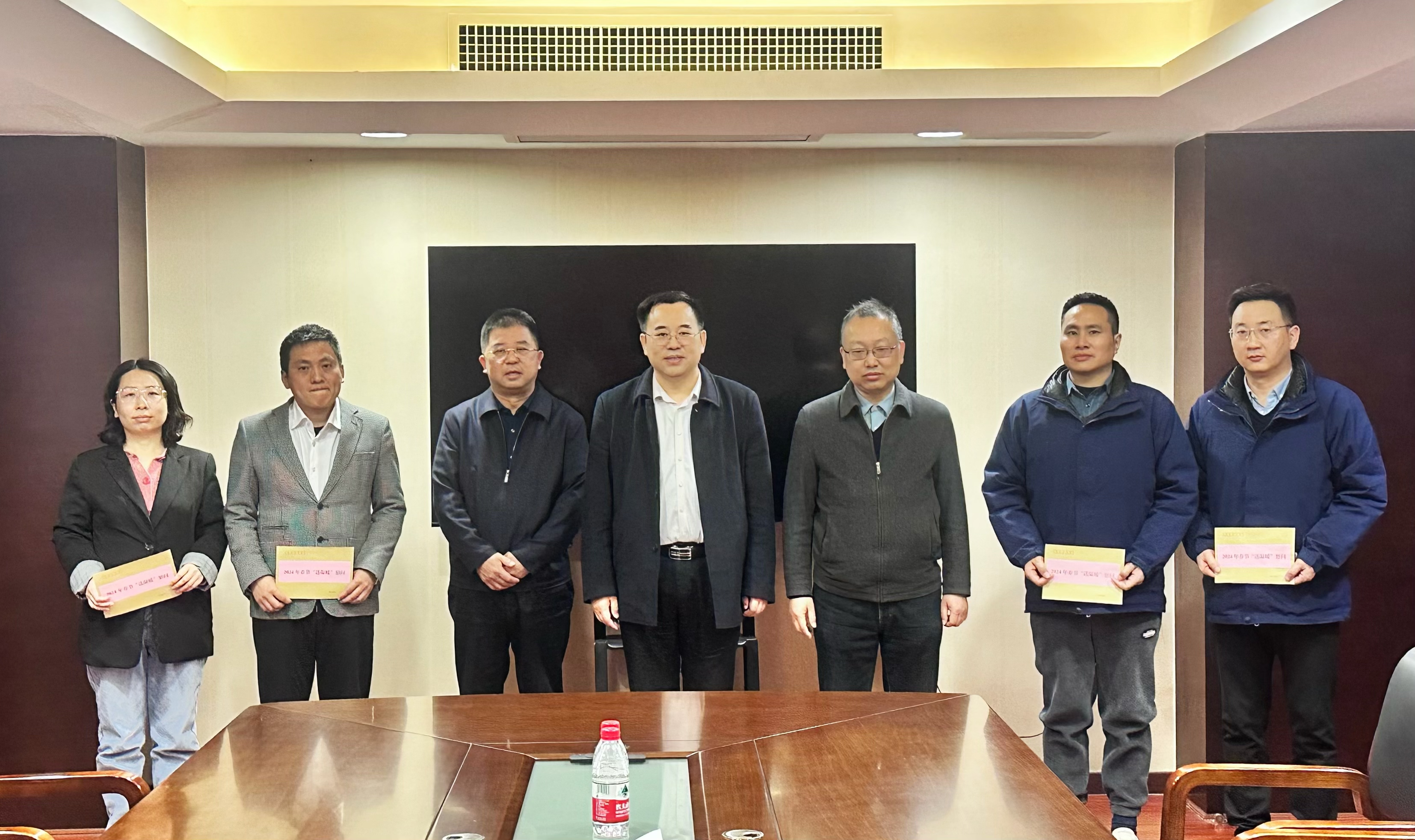 寒冬送温暖，关爱暖人心——线上买球官网（中国）官方网站开展2024年春节“送温暖”走访慰问活动