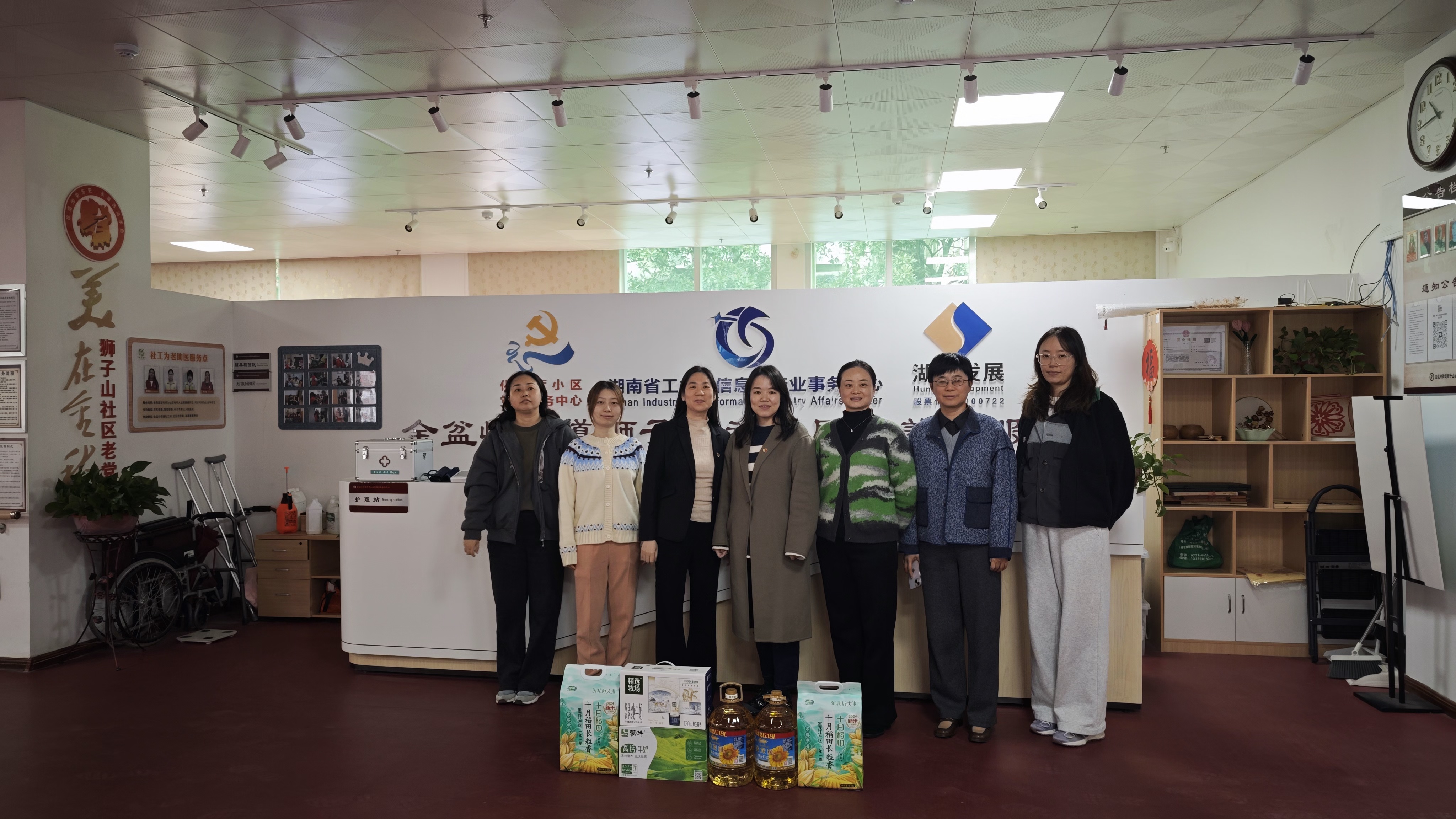 线上买球官网（中国）官方网站证券事务与资金财务党支部开展“关爱独居老人”志愿服务活动